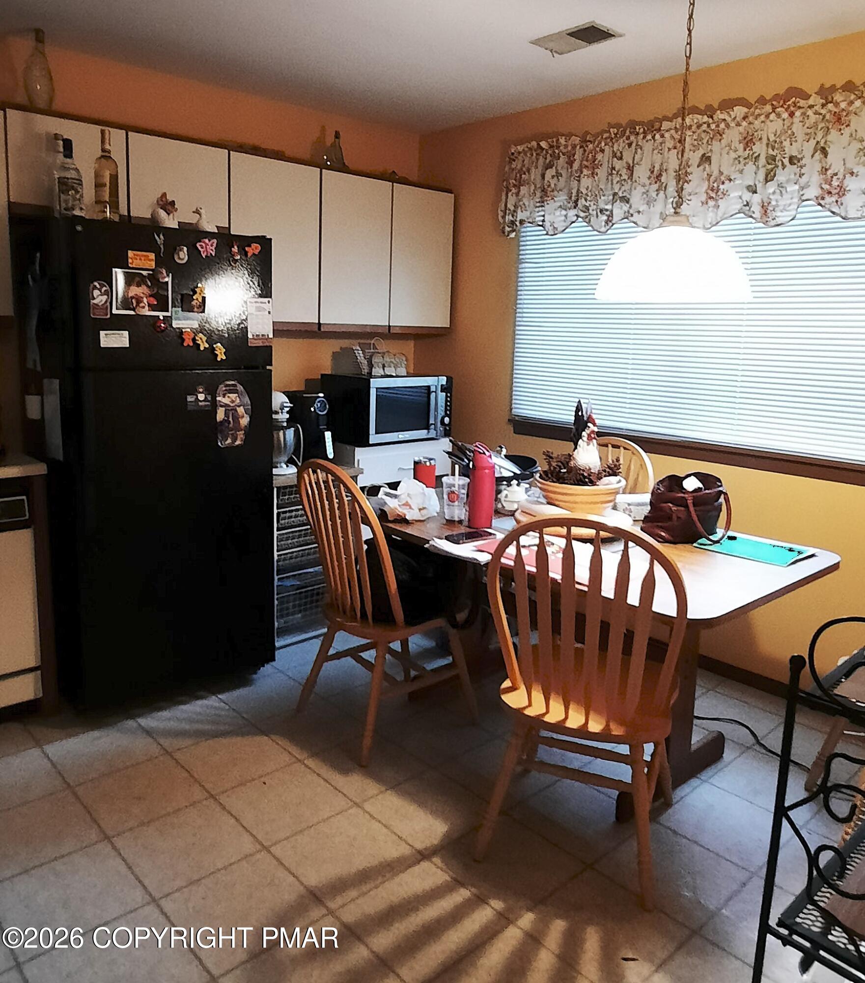 409 Tudor Court Bushkill, PA 18324 - Photo 4 of 16 kitchen 3