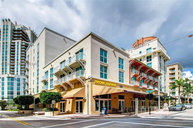 $2,300 | 7280 Southwest 90th Street, Unit 609, Miami, FL 33156