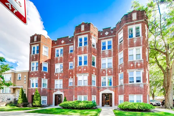 $165,000 | 4857 West Roscoe Street, Unit 1, Chicago, IL 60641