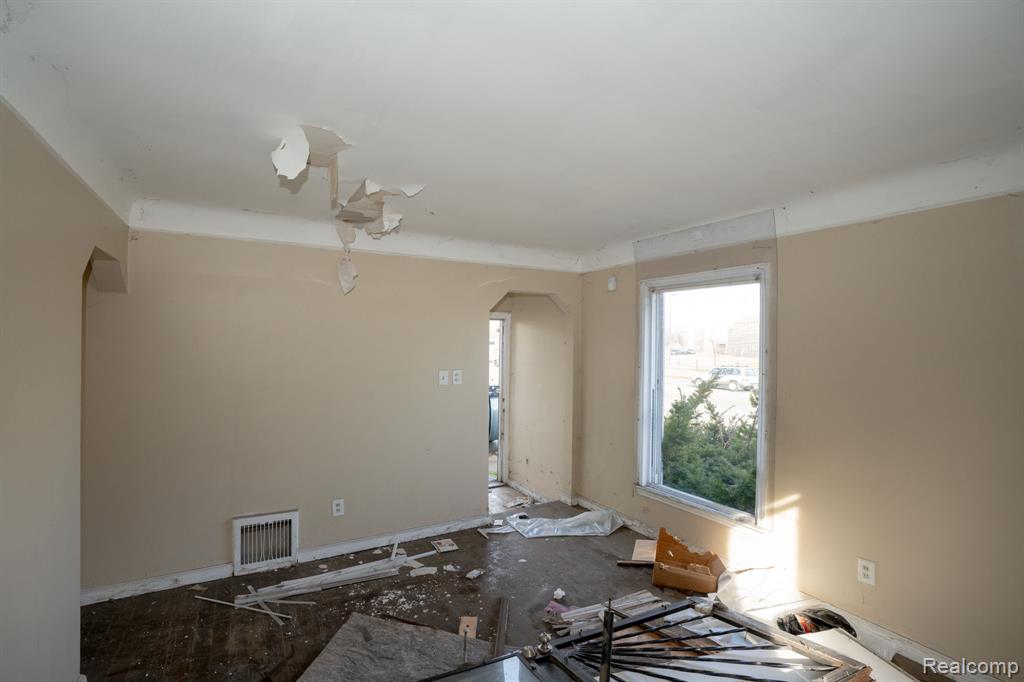 5045 Cadieux Road Detroit, MI 48224 - Photo 5 of 24