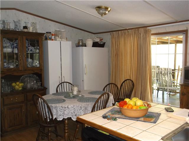 127 Sparrow Road Lafayette, TN 37083 - Photo 3 of 12 Spacious dining area with sliding doors leading to the nice covered and screened deck.
