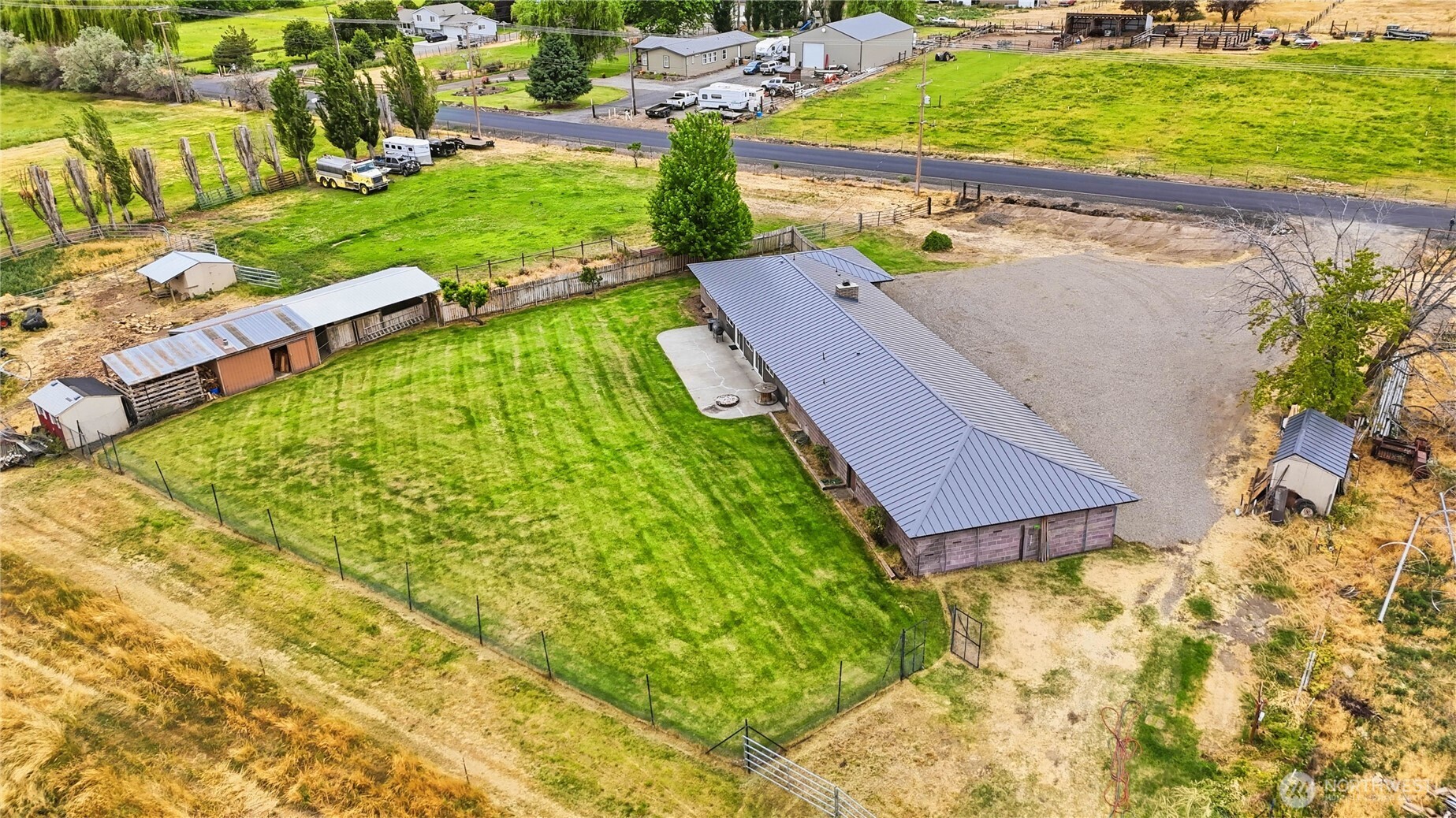 52005 North Whan Road Benton City, WA 99320 - Photo 30 of 35