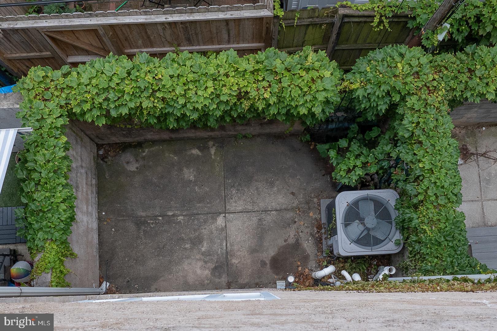 2406 Catharine Street Philadelphia, PA 19146 - Photo 33 of 37 view of outdoor space and yard