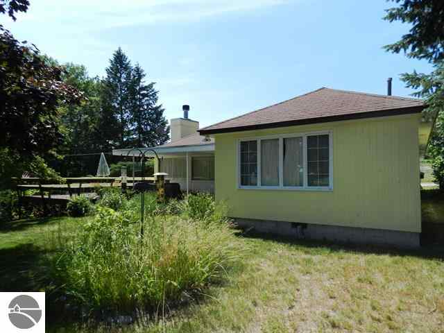 10456 Center Road Traverse City, MI 49686 - Photo 14 of 58 1748250-13.JPG