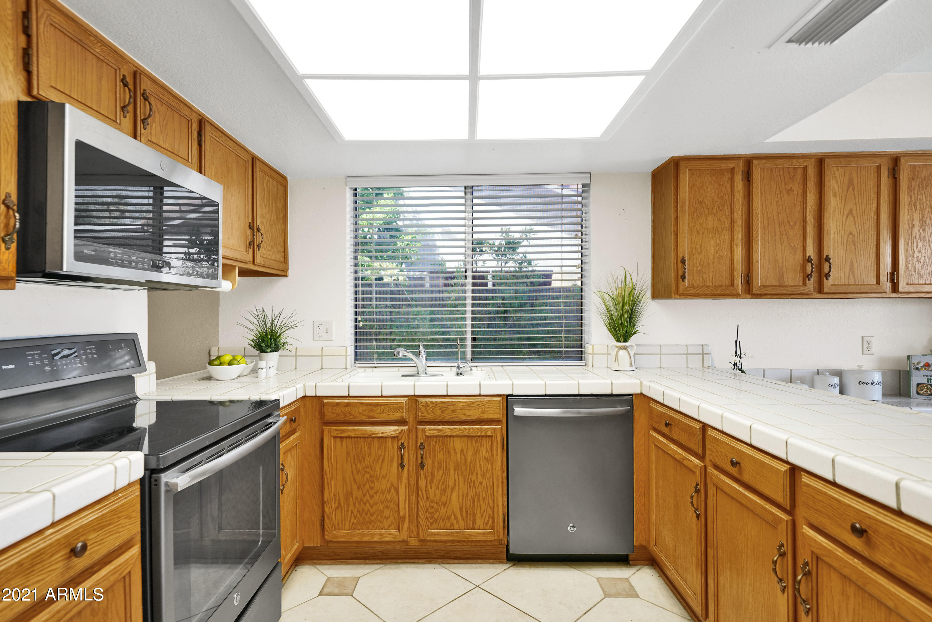 1826 East Redfield Road Phoenix, AZ 85022 - Photo 12 of 34 Kitchen