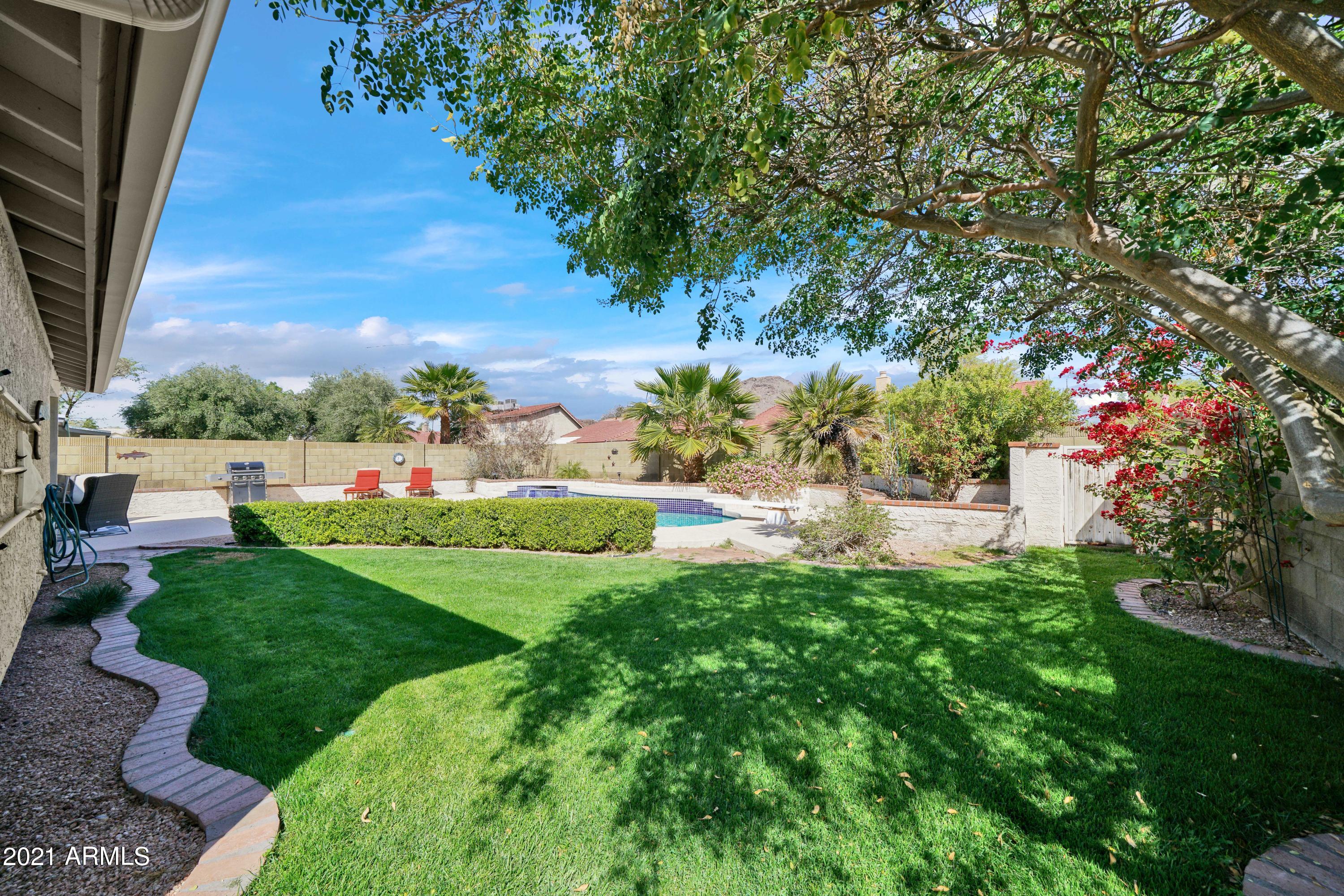 1826 East Redfield Road Phoenix, AZ 85022 - Photo 23 of 34 Grassy Area