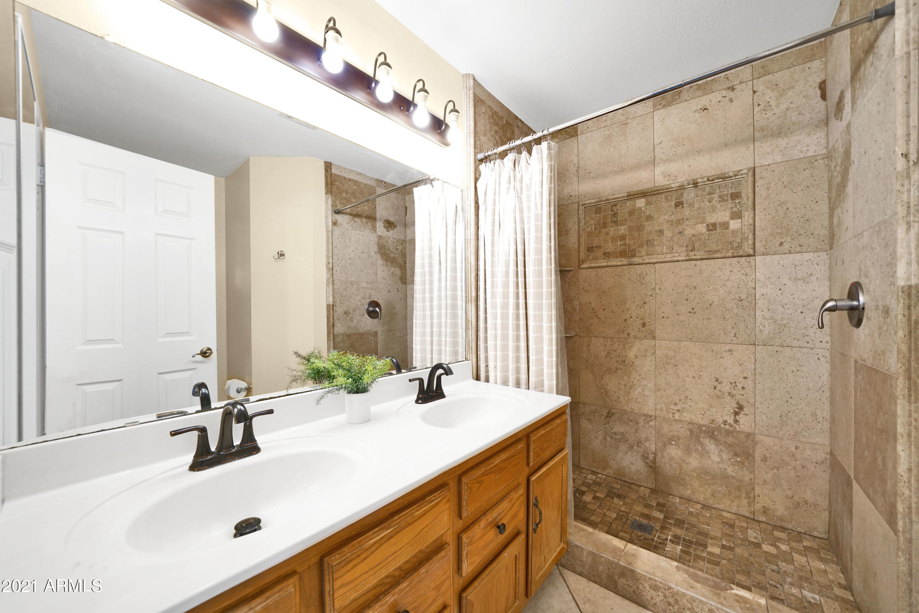 1826 East Redfield Road Phoenix, AZ 85022 - Photo 28 of 34 Master Double Sinks