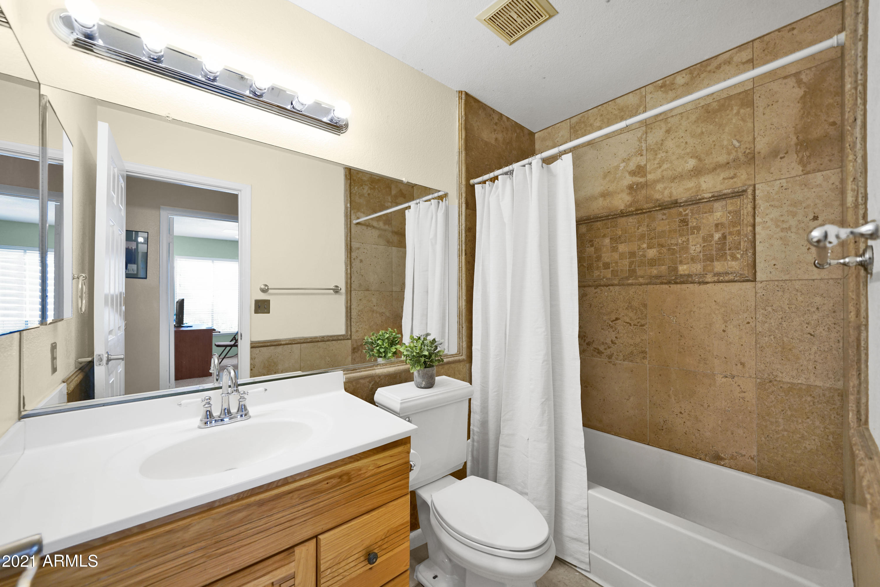 1826 East Redfield Road Phoenix, AZ 85022 - Photo 32 of 34 Guest Bathroom