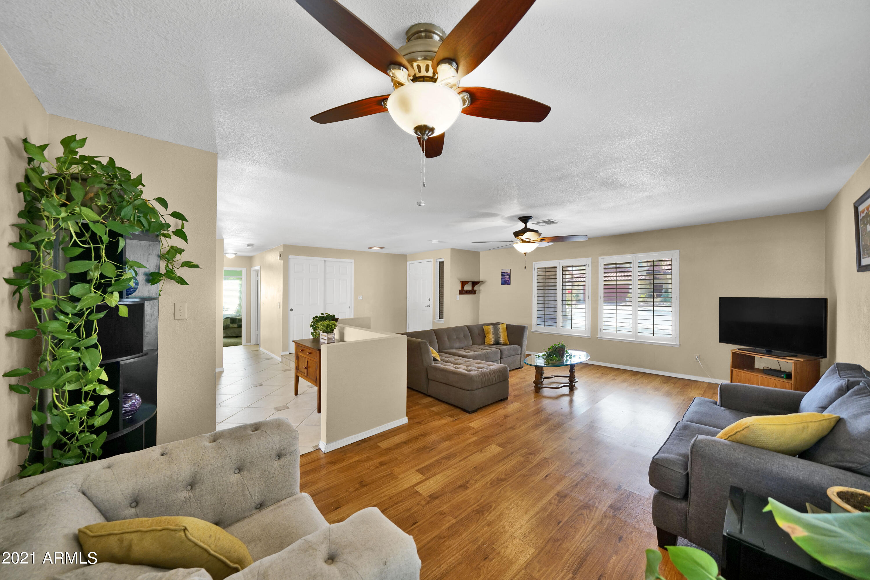 1826 East Redfield Road Phoenix, AZ 85022 - Photo 5 of 34 Living / Dining