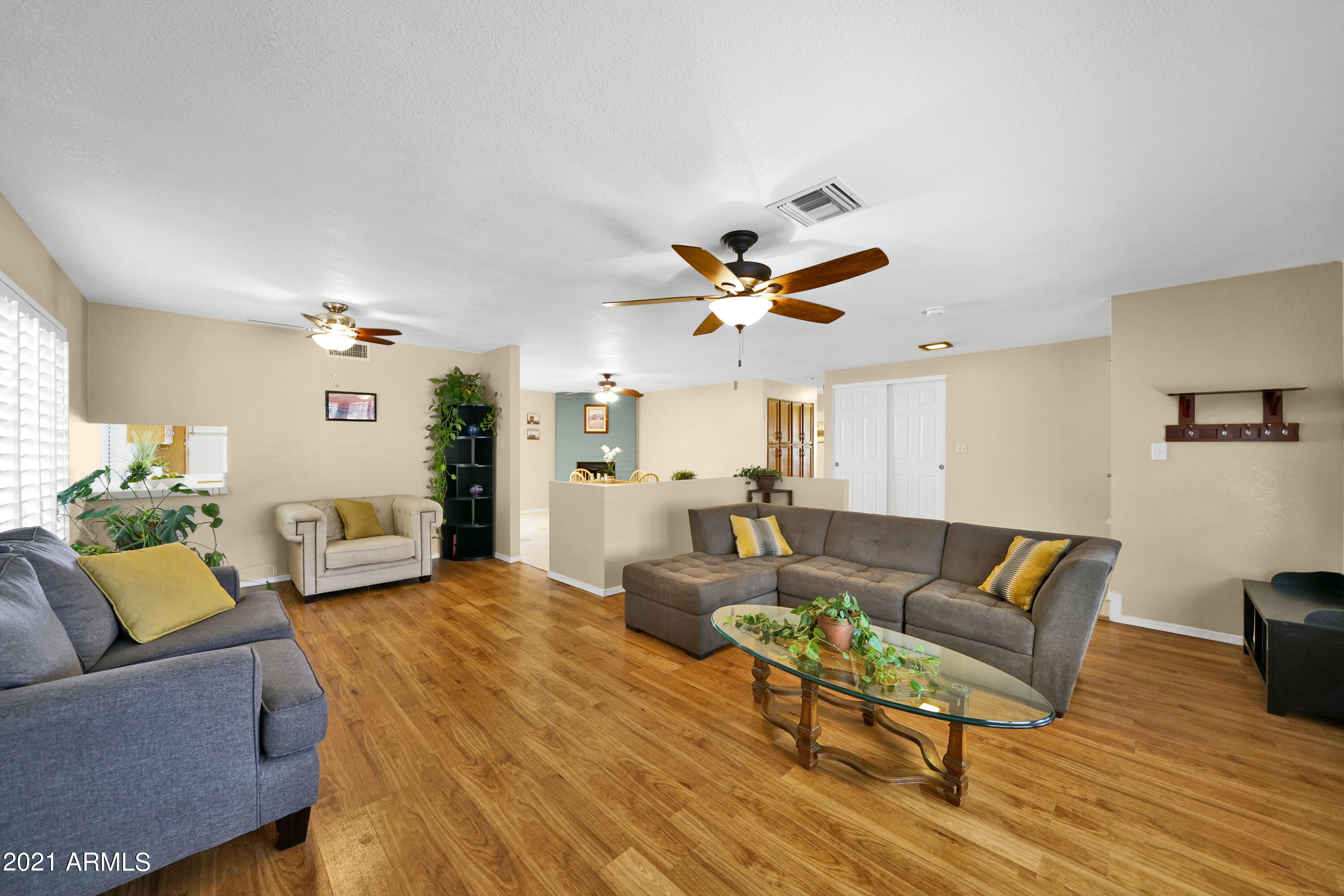 1826 East Redfield Road Phoenix, AZ 85022 - Photo 6 of 34 Living Room