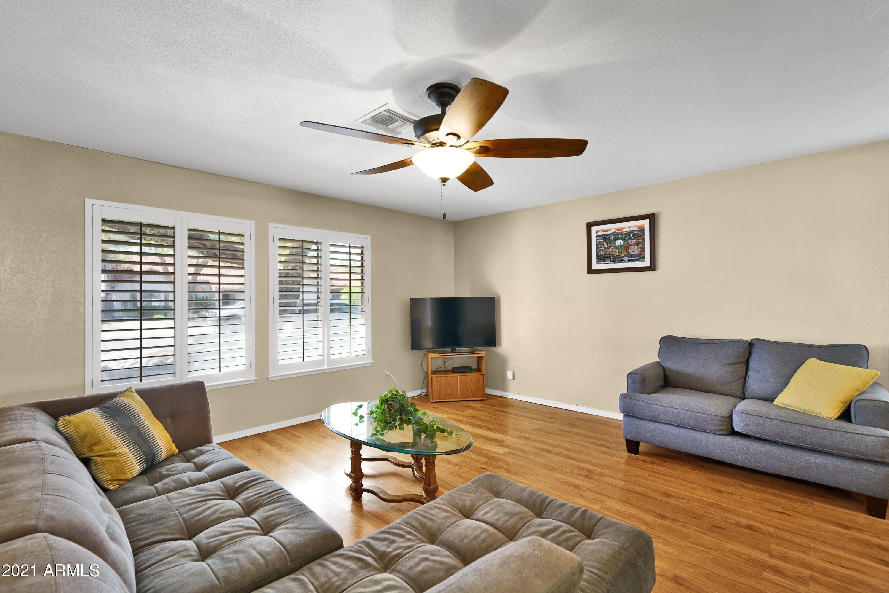1826 East Redfield Road Phoenix, AZ 85022 - Photo 7 of 34 Living Room