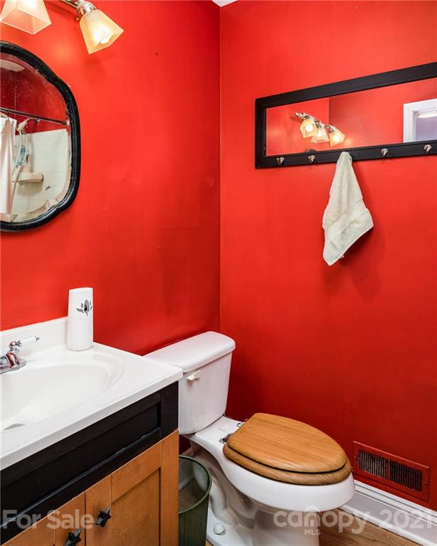 10900 Flat Iron Road Charlotte, NC 28226 - Photo 21 of 44 a bathroom with a toilet and a sink