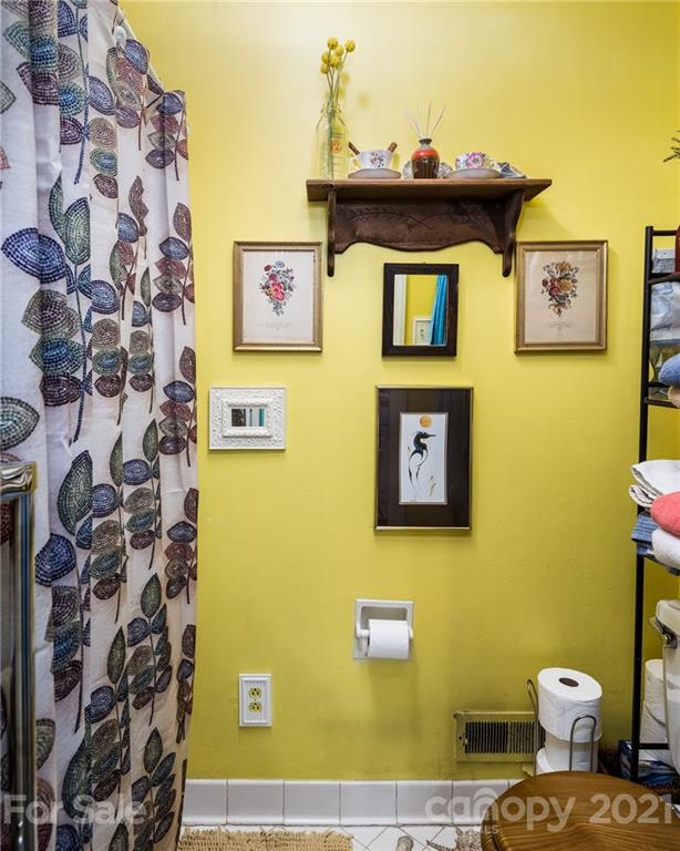 10900 Flat Iron Road Charlotte, NC 28226 - Photo 31 of 44 a view of a bathroom with a toilet