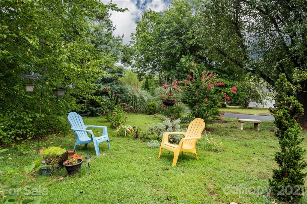 10900 Flat Iron Road Charlotte, NC 28226 - Photo 37 of 44 a lawn chair sitting in the middle of a yard