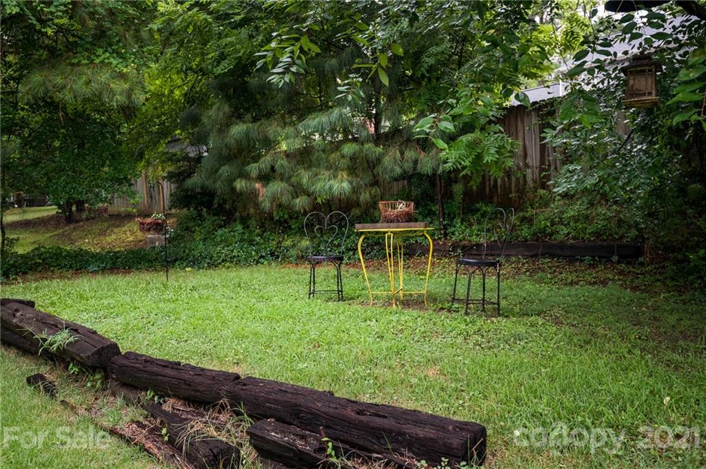 10900 Flat Iron Road Charlotte, NC 28226 - Photo 43 of 44 a garden view with a seating space