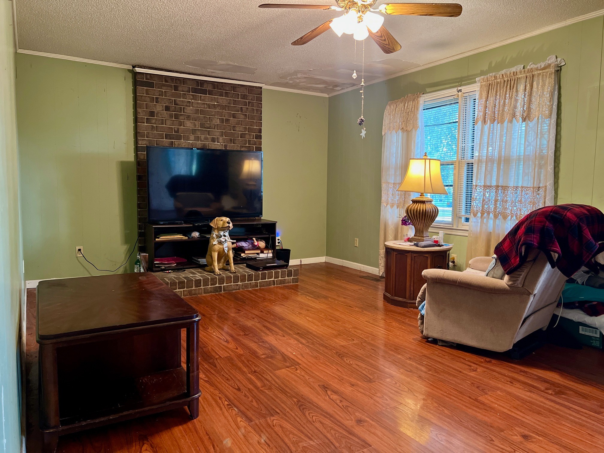 1112 Cumberland Street Decherd, TN 37324 - Photo 9 of 52 a living room with furniture and a flat screen tv