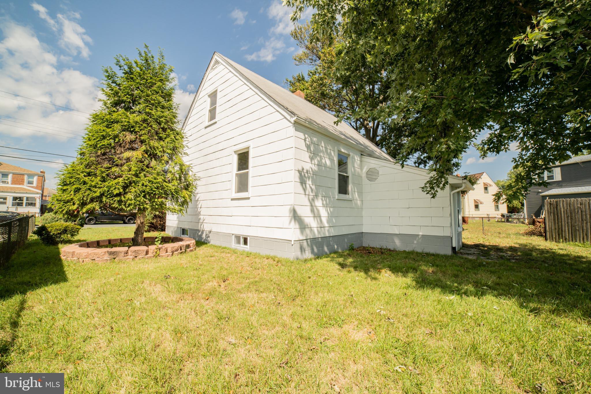 7813 New Battle Grove Road Baltimore, MD 21222 - Photo 39 of 41 Side of house