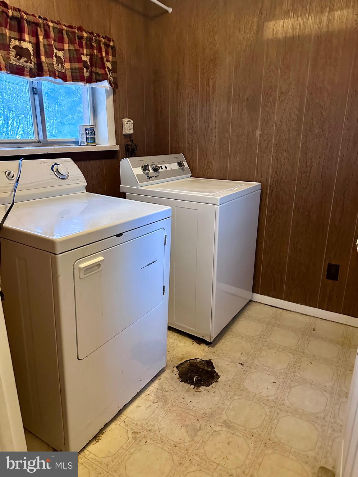 707 Dunkels Church Road Kutztown, PA 19530 - Photo 21 of 37 a utility room with dryer and washer