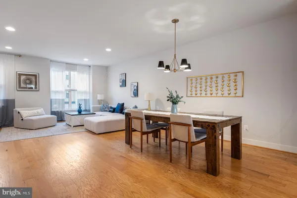 $909,900 | 5509 Valmarana Way, Alexandria, VA 22312