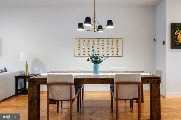 $909,900 | 5509 Valmarana Way, Alexandria, VA 22312