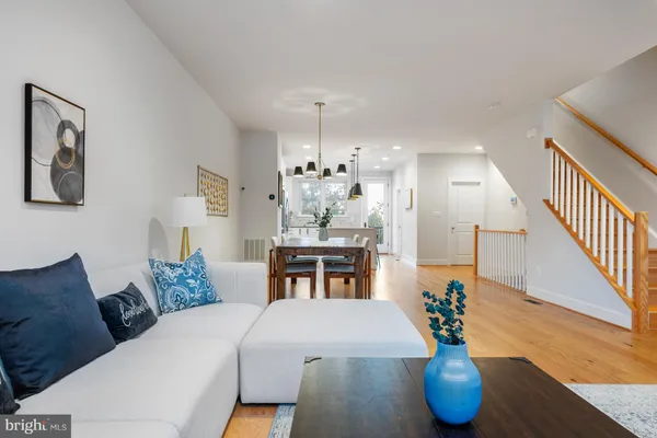 $909,900 | 5509 Valmarana Way, Alexandria, VA 22312