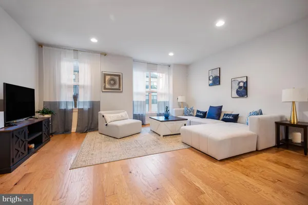 $909,900 | 5509 Valmarana Way, Alexandria, VA 22312