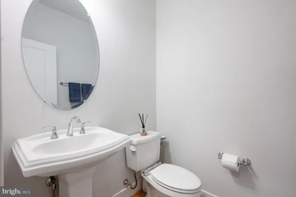 $909,900 | 5509 Valmarana Way, Alexandria, VA 22312