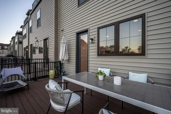 $909,900 | 5509 Valmarana Way, Alexandria, VA 22312