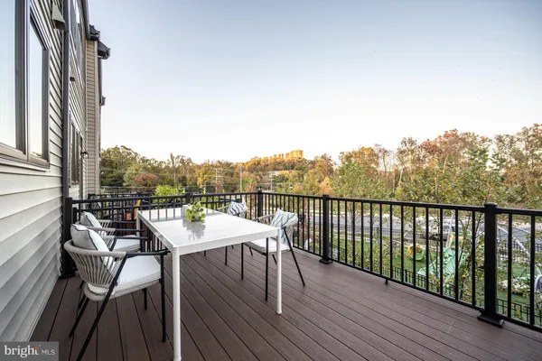 $909,900 | 5509 Valmarana Way, Alexandria, VA 22312