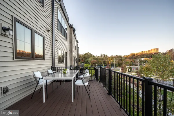$909,900 | 5509 Valmarana Way, Alexandria, VA 22312