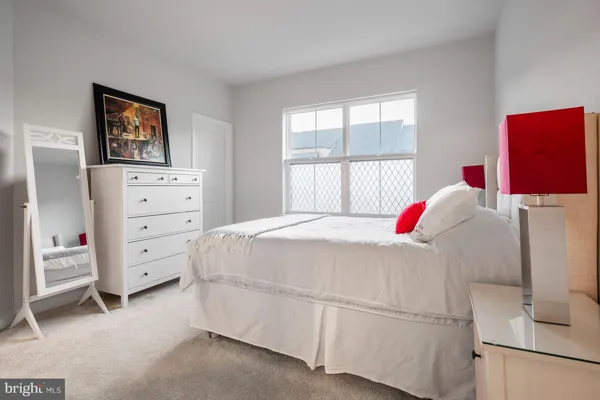 $909,900 | 5509 Valmarana Way, Alexandria, VA 22312