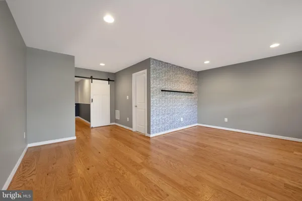 $909,900 | 5509 Valmarana Way, Alexandria, VA 22312