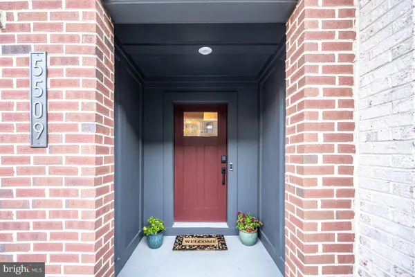 $909,900 | 5509 Valmarana Way, Alexandria, VA 22312