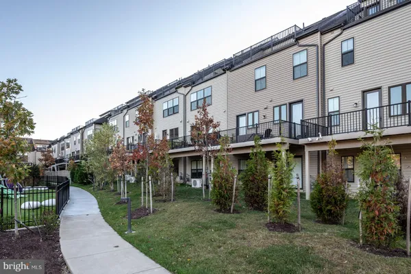 $909,900 | 5509 Valmarana Way, Alexandria, VA 22312