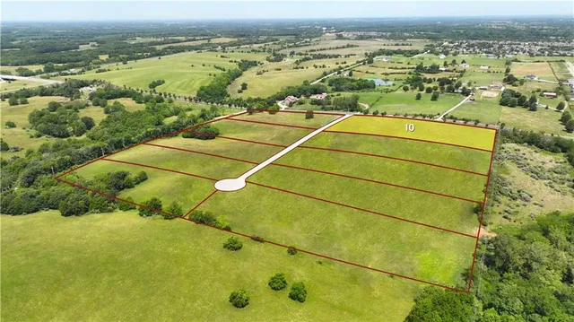 $350,000 | 10801 North Ewing Avenue, Kansas City, MO 64156