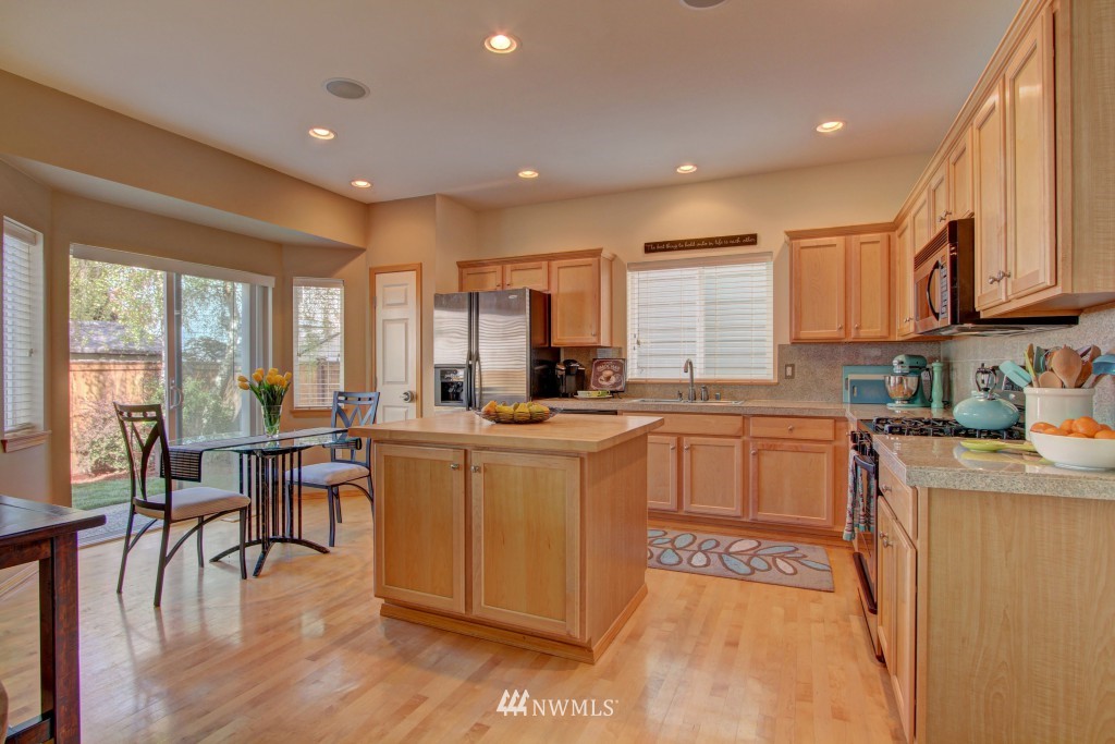 4603 152nd Place Southeast Bothell, WA 98012 - Photo 8 of 25 Gallery Image 8