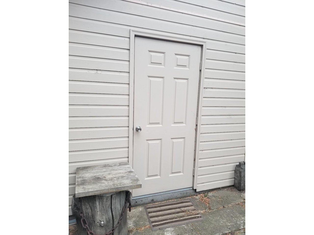 2476 Riverside Drive Lyons, CO 80540 - Photo 26 of 42 Door to outside laundry room