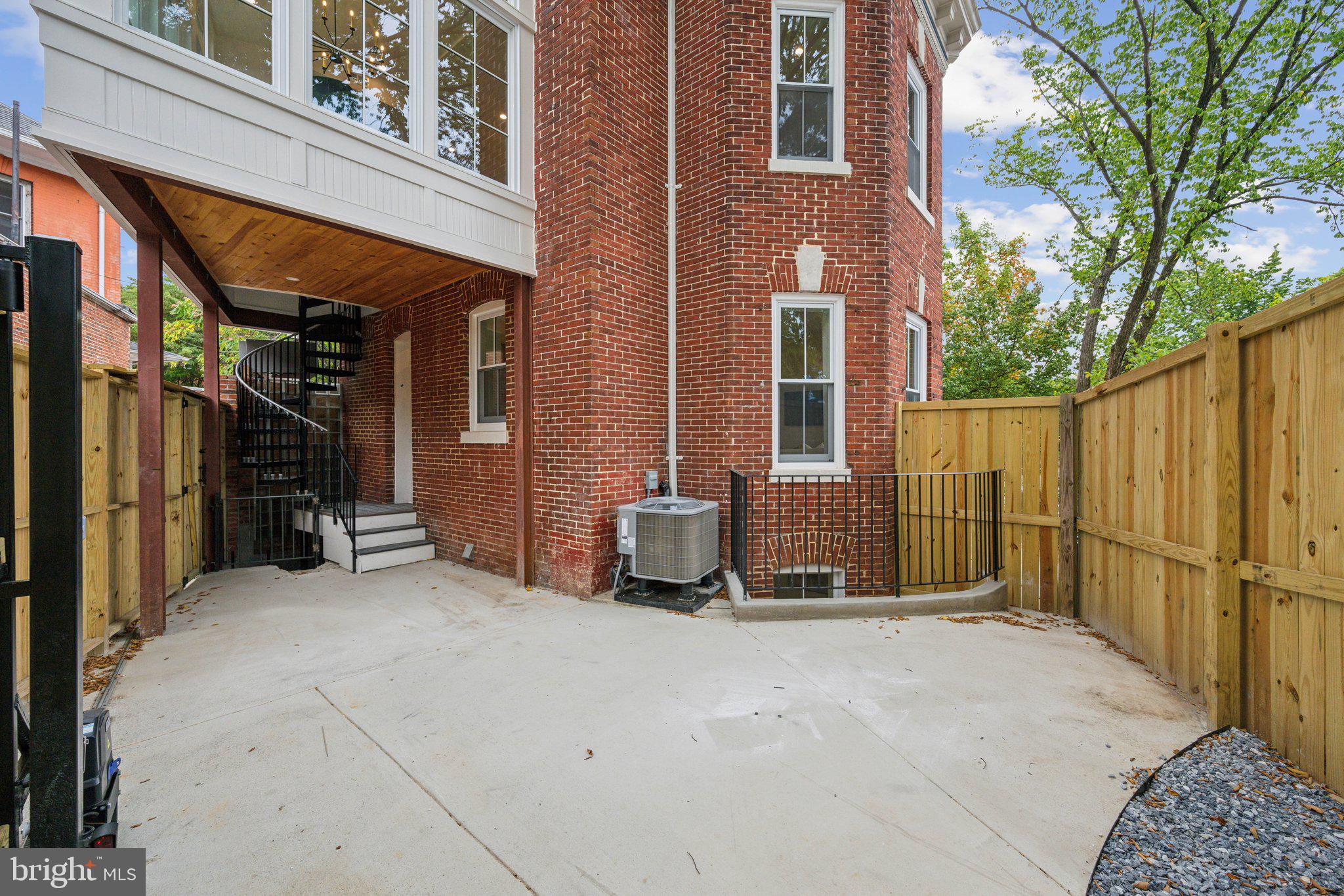 1614 Kilbourne Place Northwest, Unit 2 Washington, DC 20010 - Photo 34 of 36