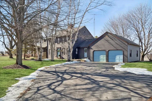 $675,000 | 10562 Town Hall Road, Belvidere, IL 61008