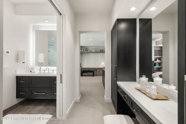 a en suite bathroom with a sink and a mirror