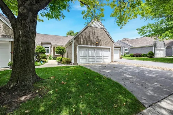 $379,900 | 6724 West 126th Court, Leawood, KS 66209