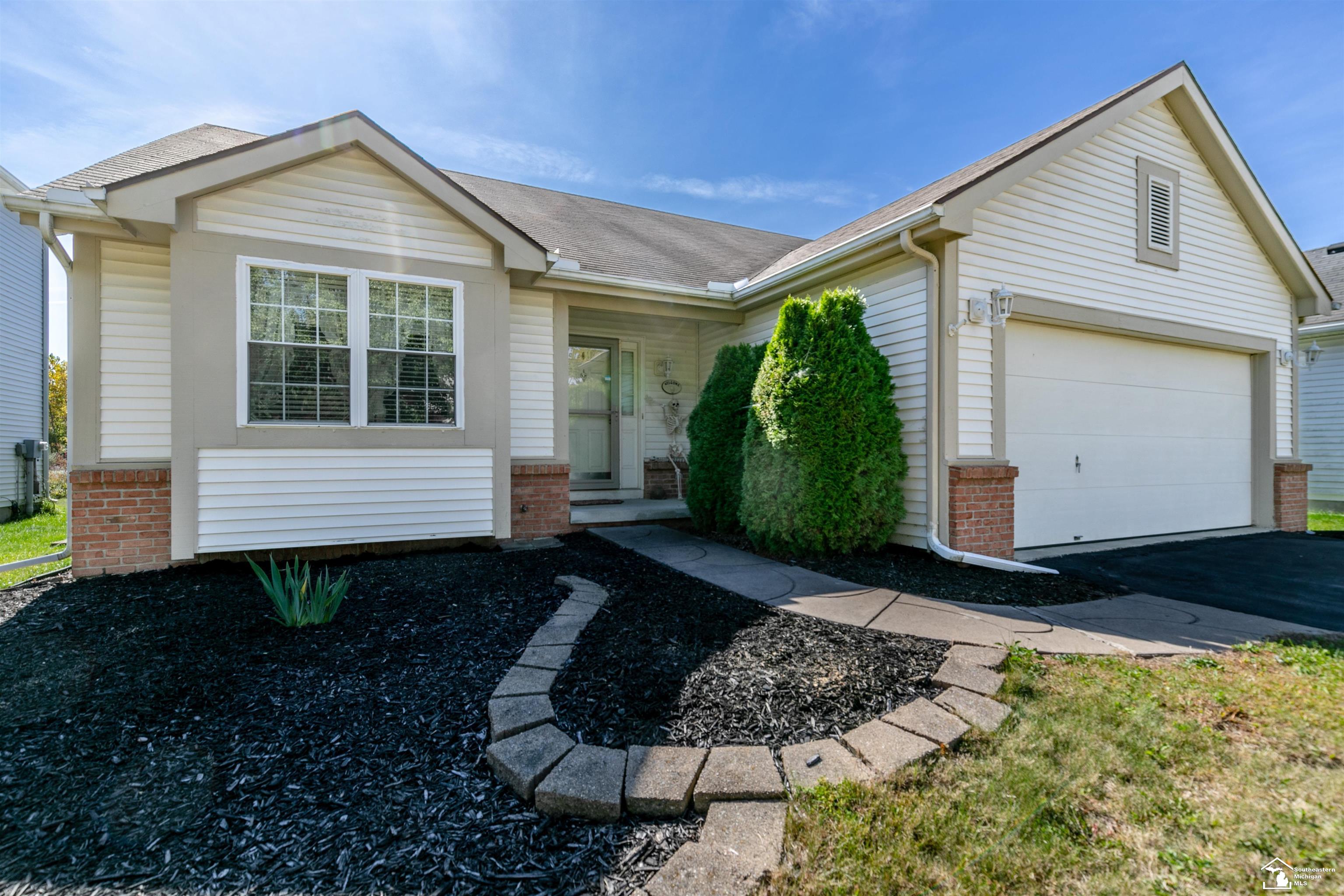 833 Hunting Creek Road Temperance, MI 48182 - Photo 2 of 40 50092387-1.JPG