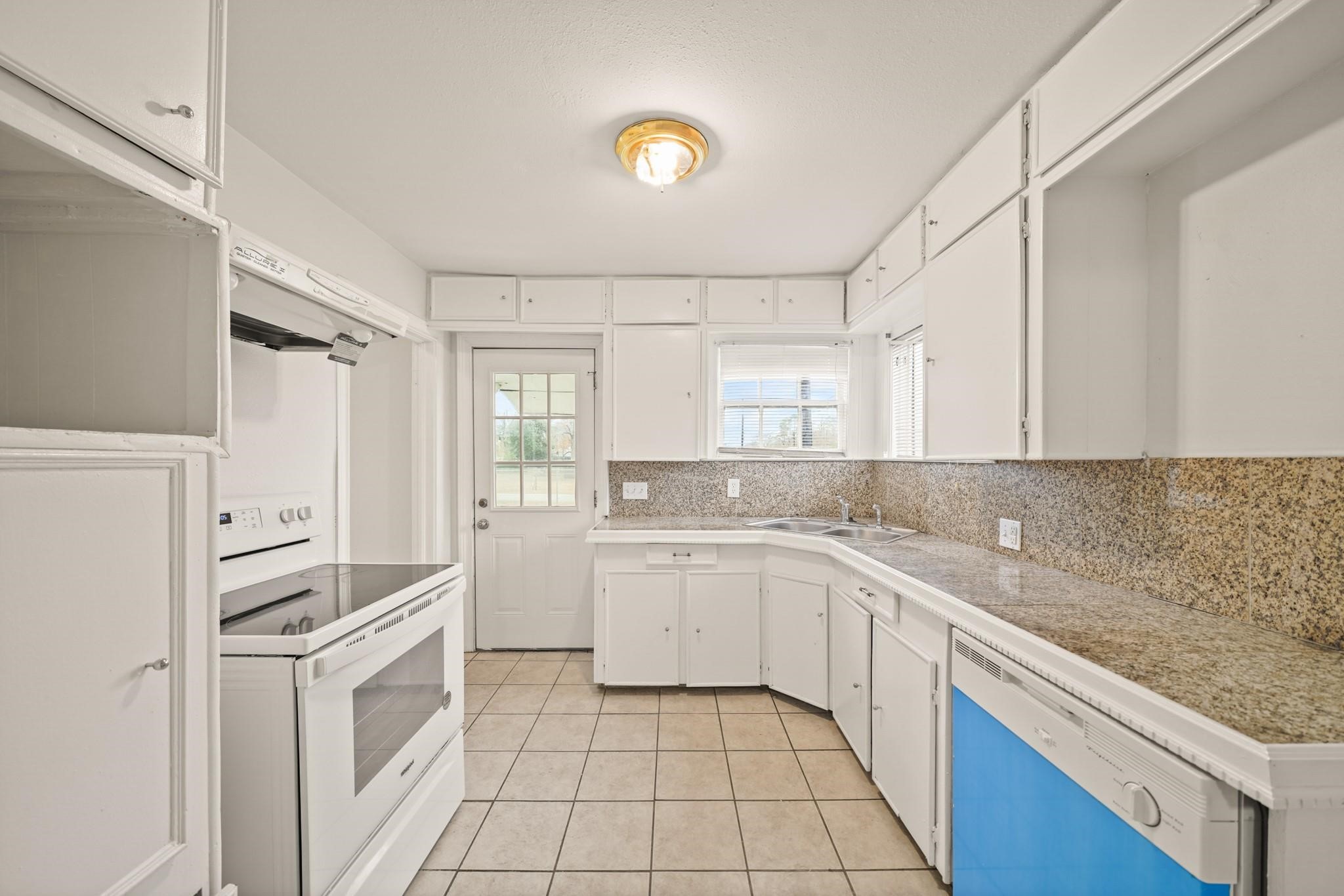 7502 Ley Road Houston, TX 77028 - Photo 8 of 24