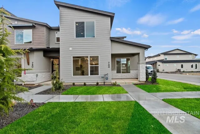 $449,880 | 744 South Calhoun Lane, Star, ID 83669