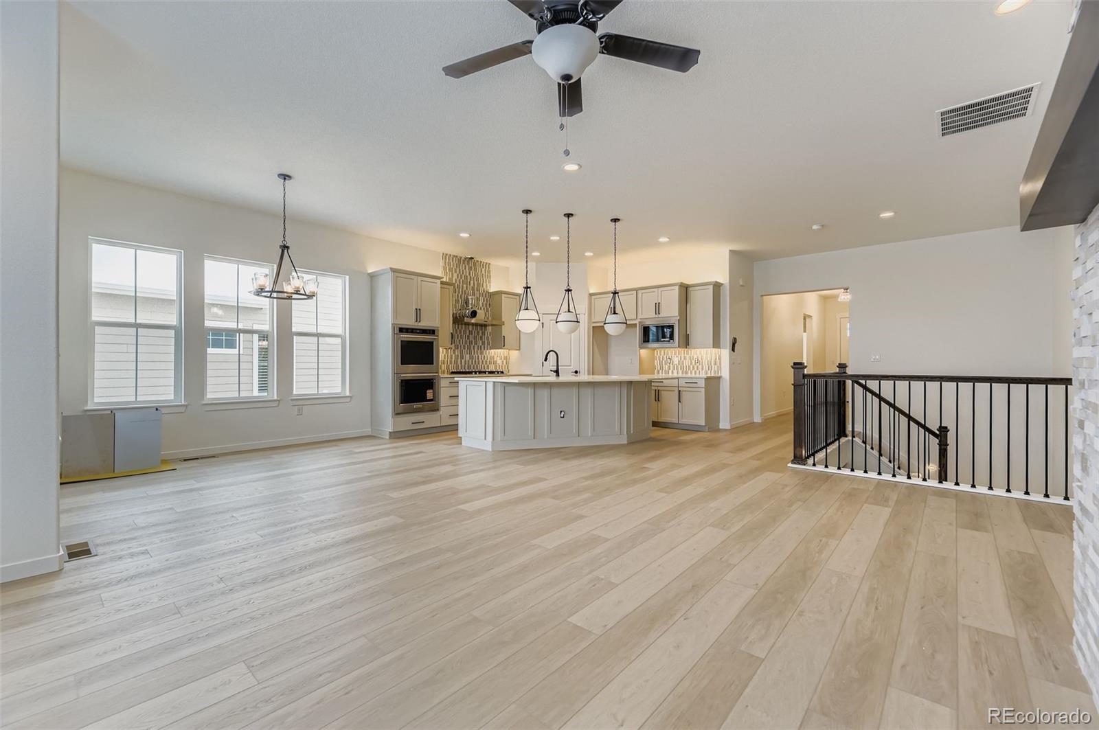 8895 South Riviera Way Aurora, CO 80016 - Photo 5 of 32