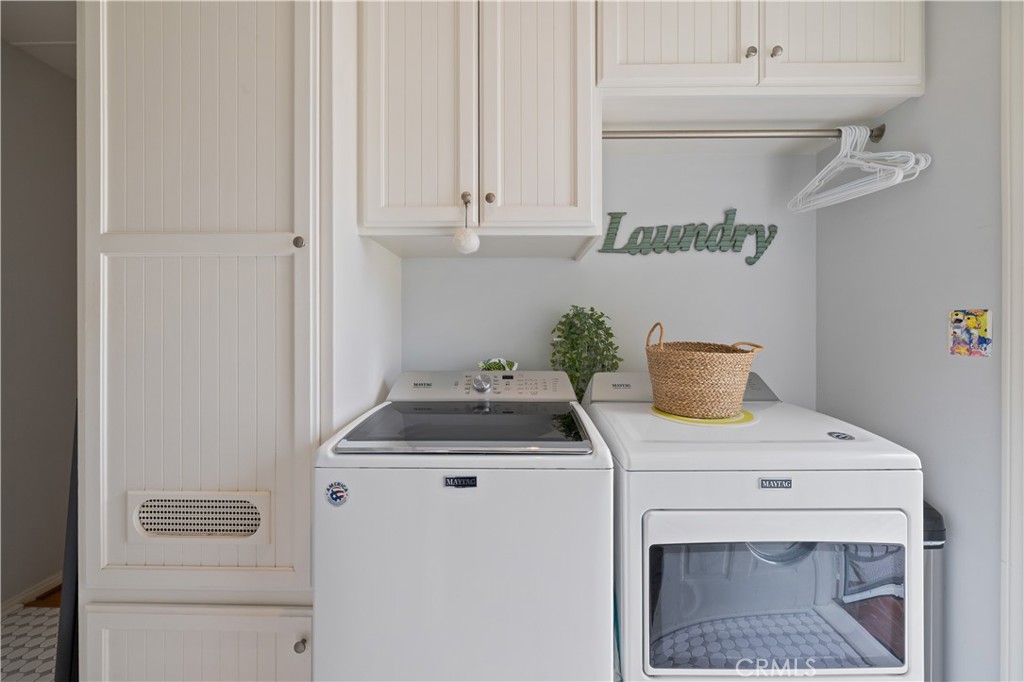 208 West Avenida De Los Lobos Marinos San Clemente, CA 92672 - Photo 17 of 33 a utility room with dryer and washer