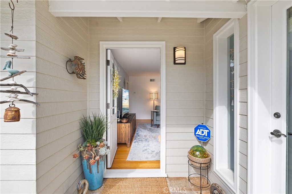 208 West Avenida De Los Lobos Marinos San Clemente, CA 92672 - Photo 4 of 33 a view of an entryway