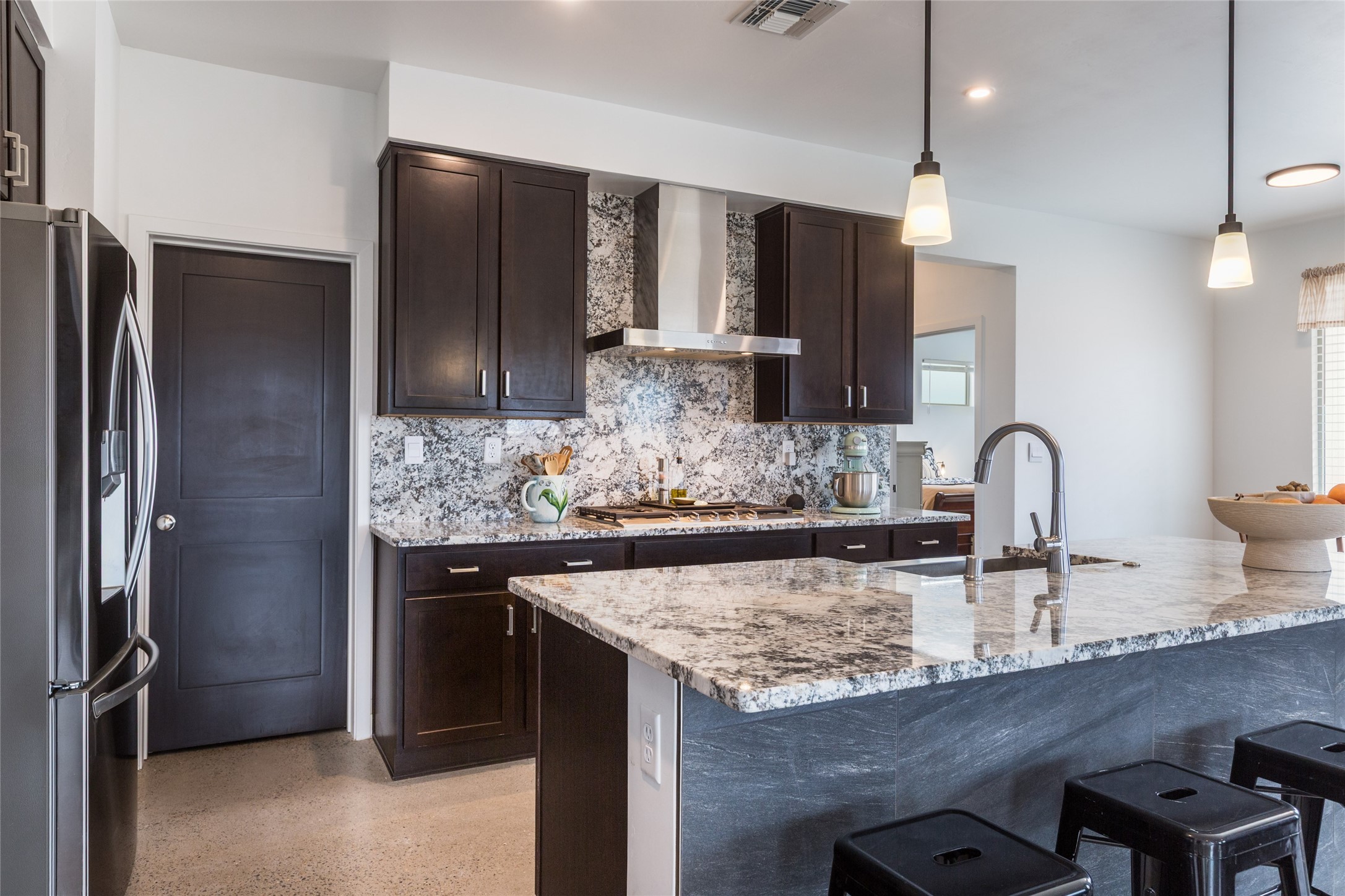609 2nd Street Northeast Rio Rancho, NM 87124 - Photo 16 of 68