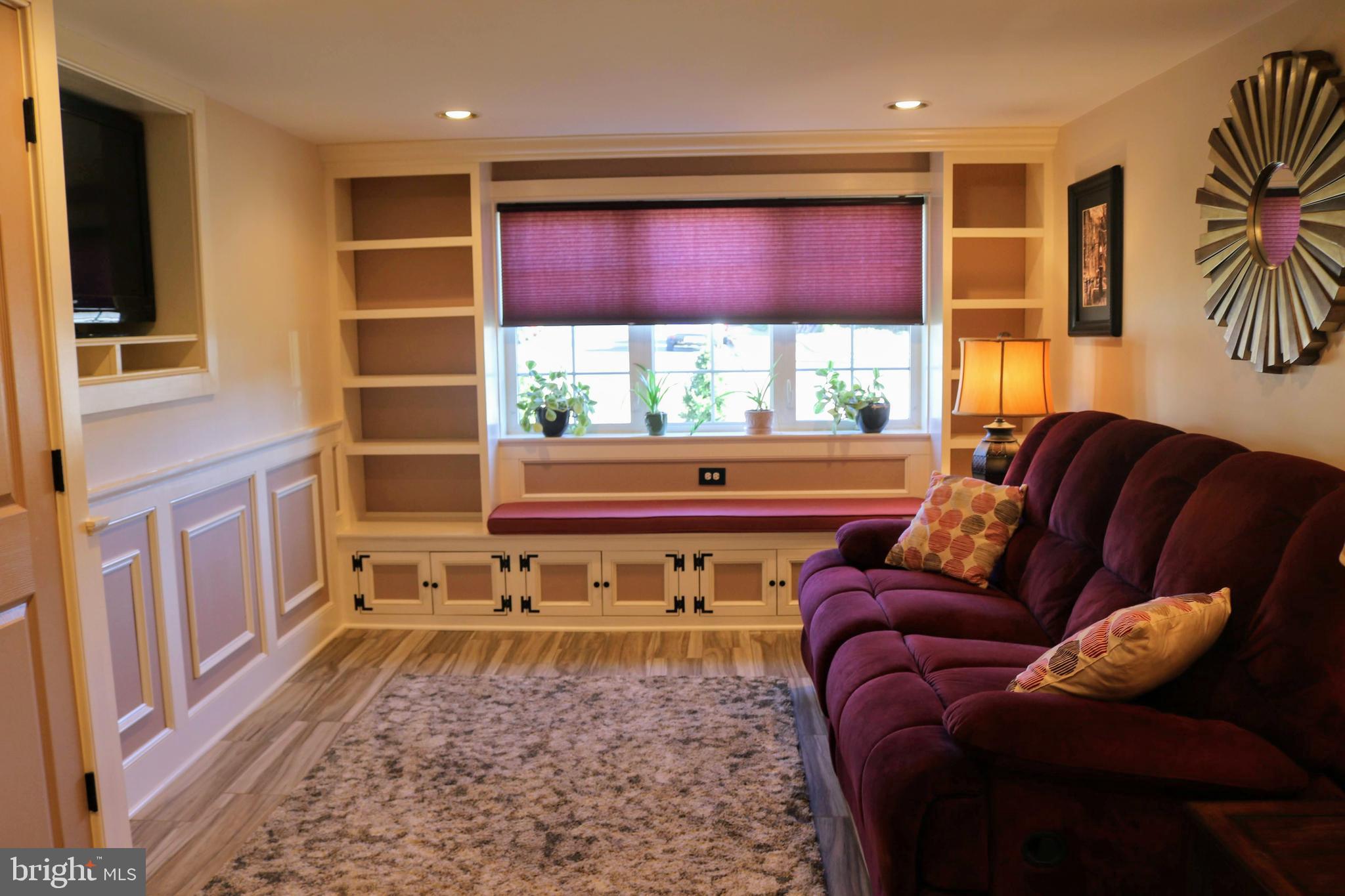 826 Rennard Street Philadelphia, PA 19116 - Photo 22 of 40 Family Room