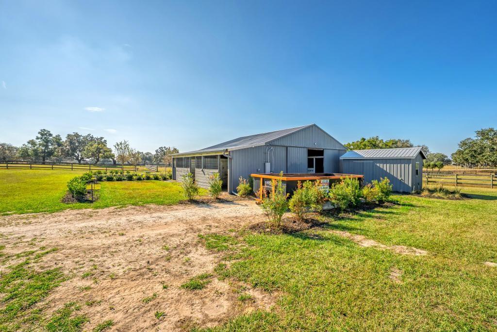 15305 Northwest 112th Place Road Morriston, FL 32668 - Photo 17 of 95